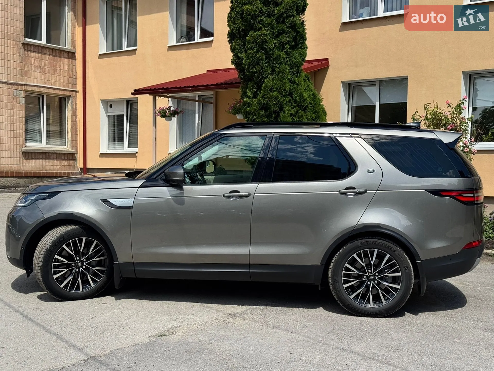 2019 Land Rover Discovery - мініатюра 4