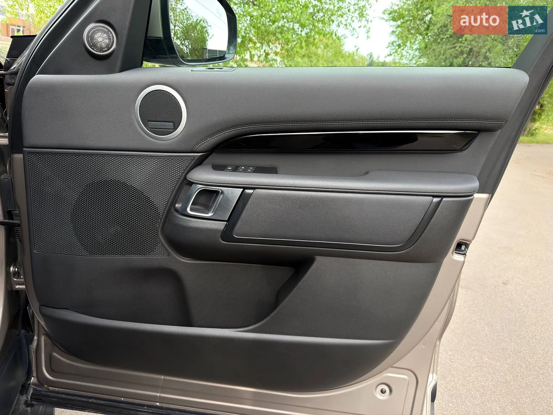 2021 Land Rover Discovery - мініатюра 47