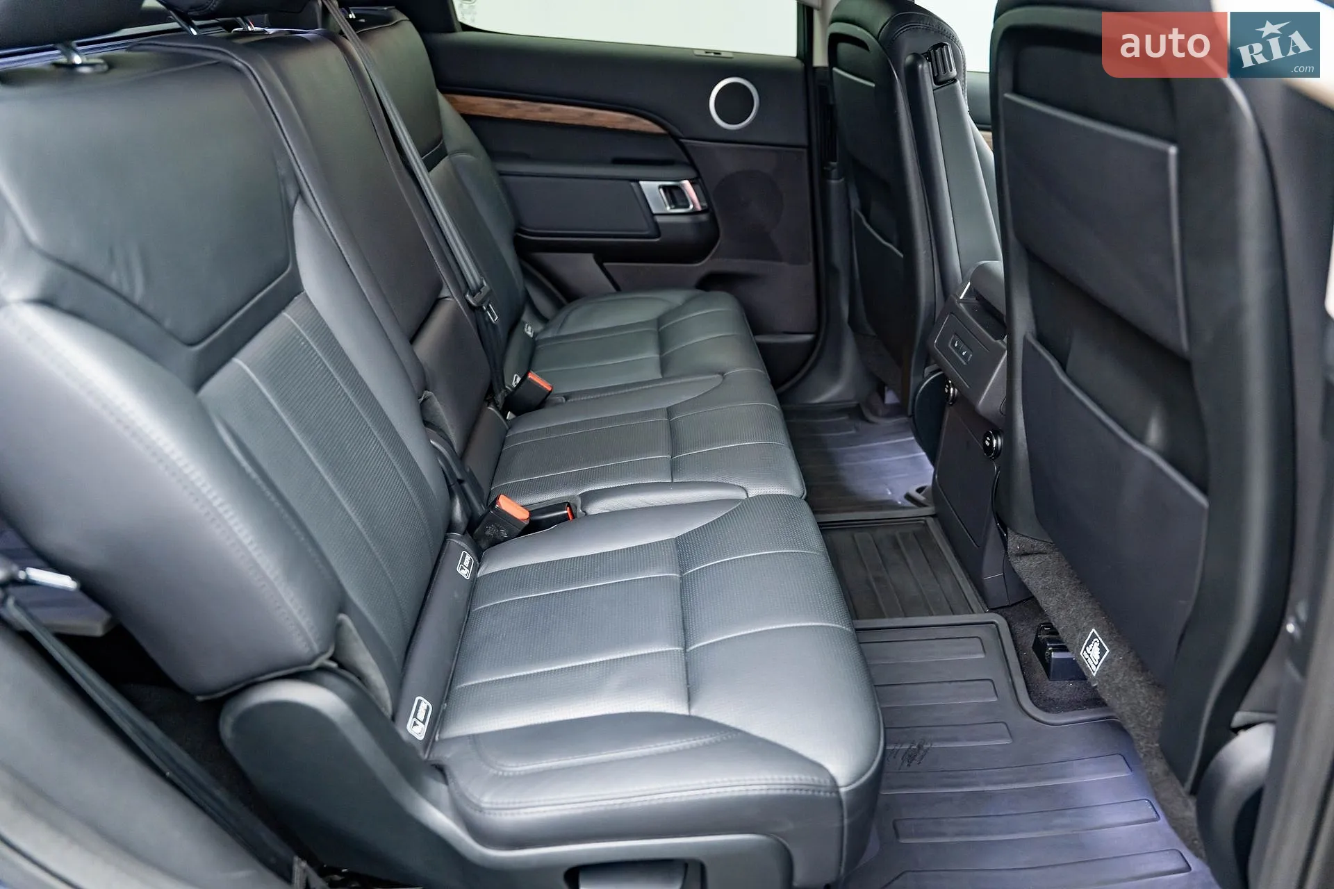 2017 Land Rover Discovery - мініатюра 29