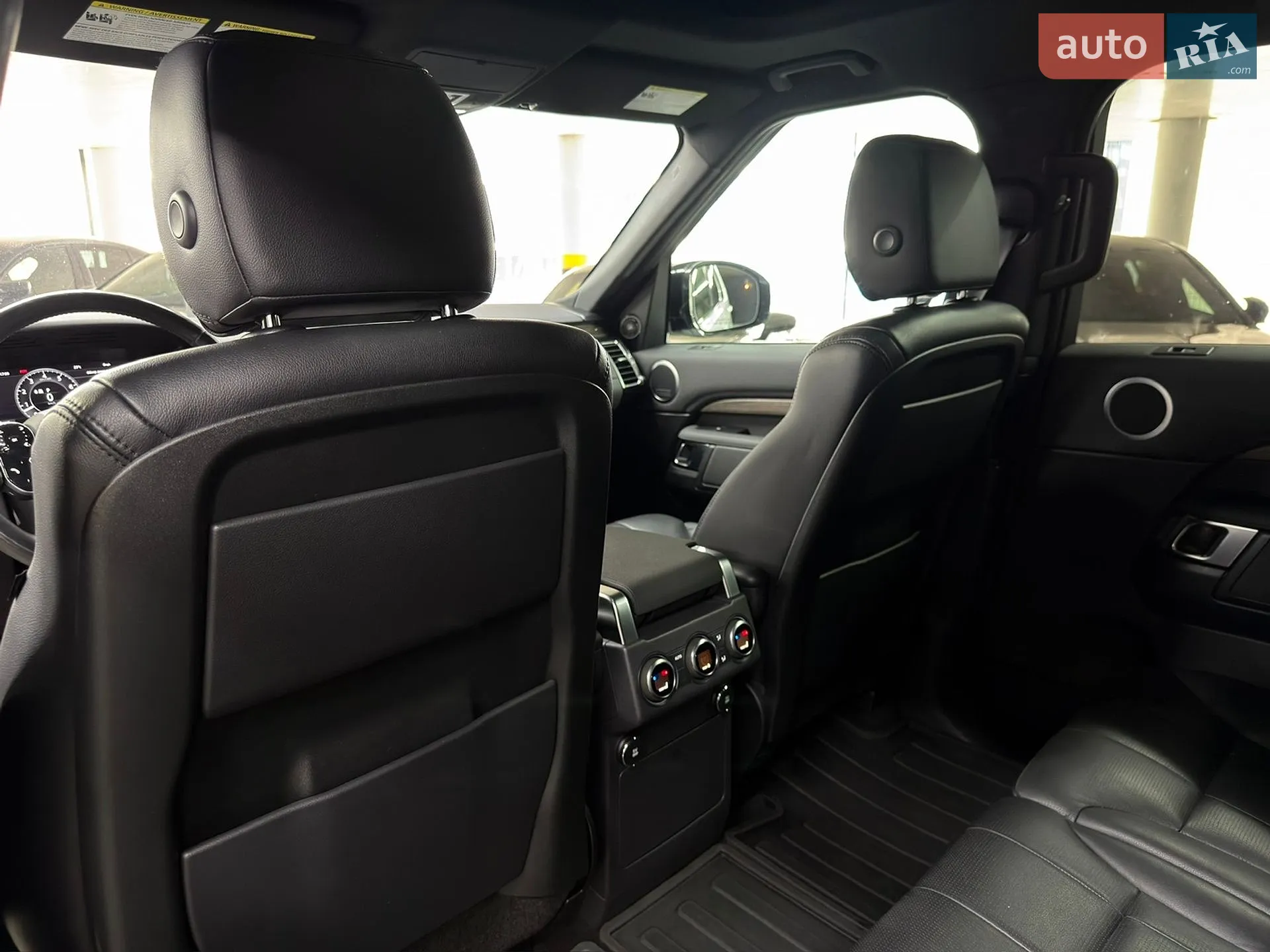 2019 Land Rover Discovery - мініатюра 25
