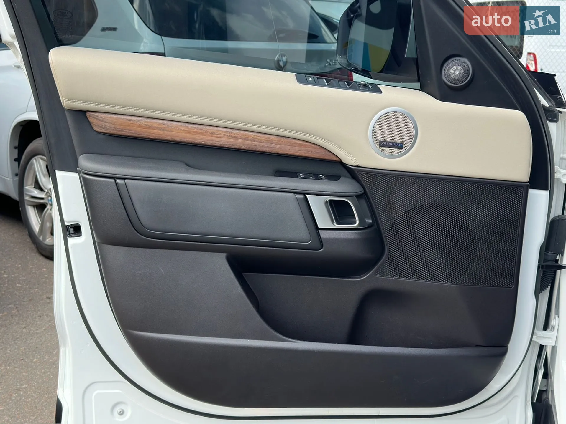 2017 Land Rover Discovery - мініатюра 22