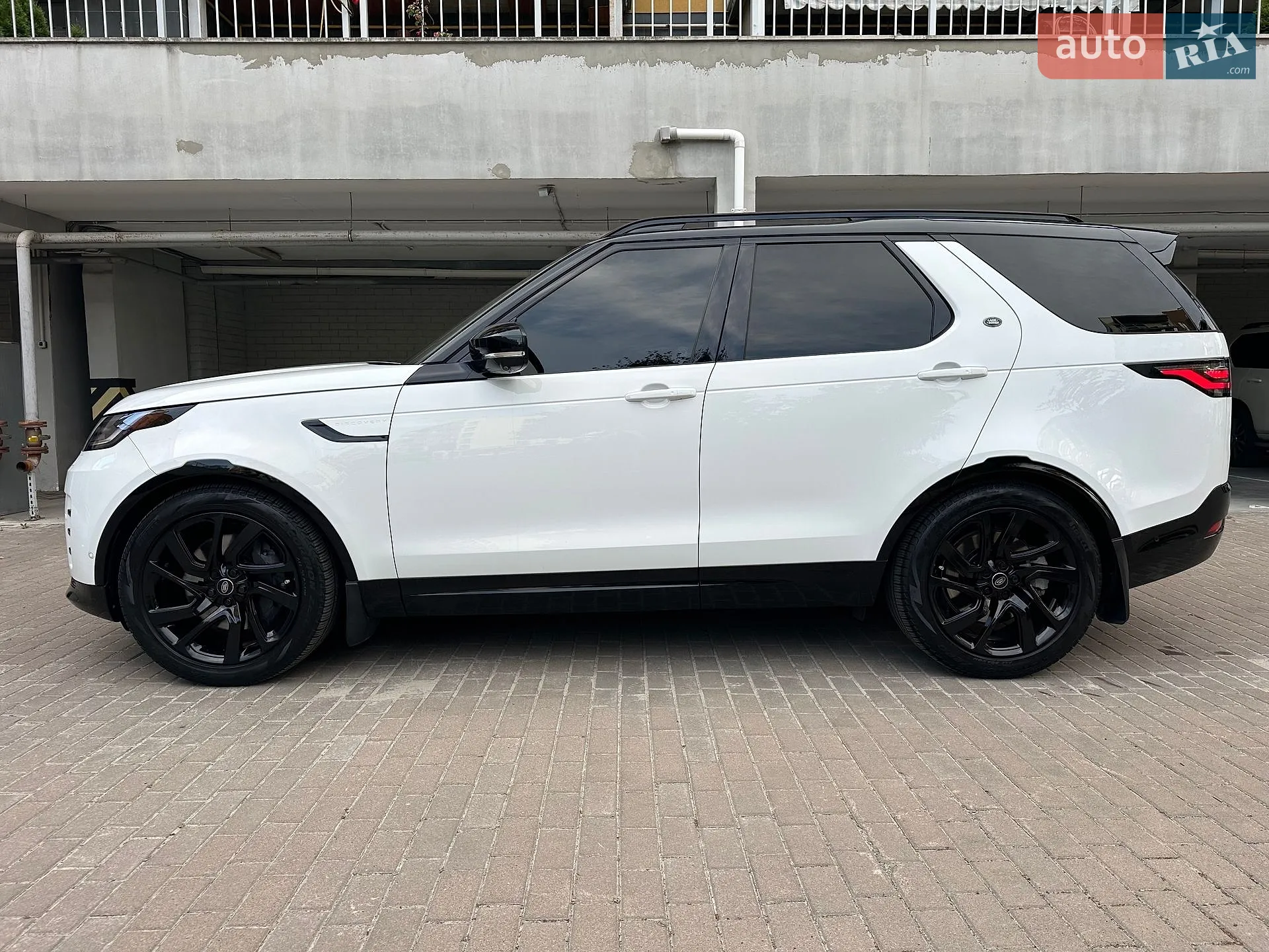 2023 Land Rover Discovery - мініатюра 17
