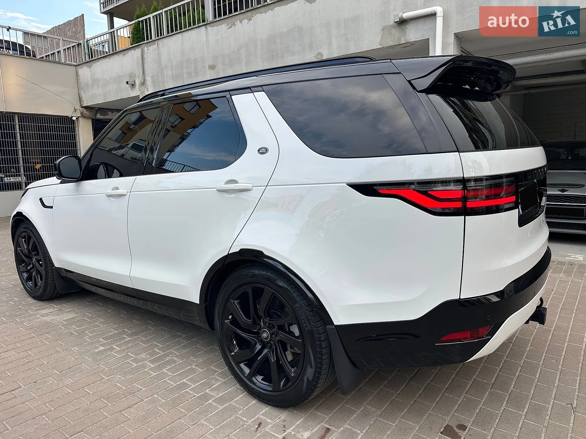 2023 Land Rover Discovery - мініатюра 18