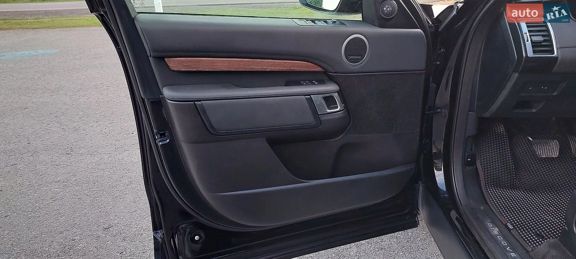 2019 Land Rover Discovery - мініатюра 28