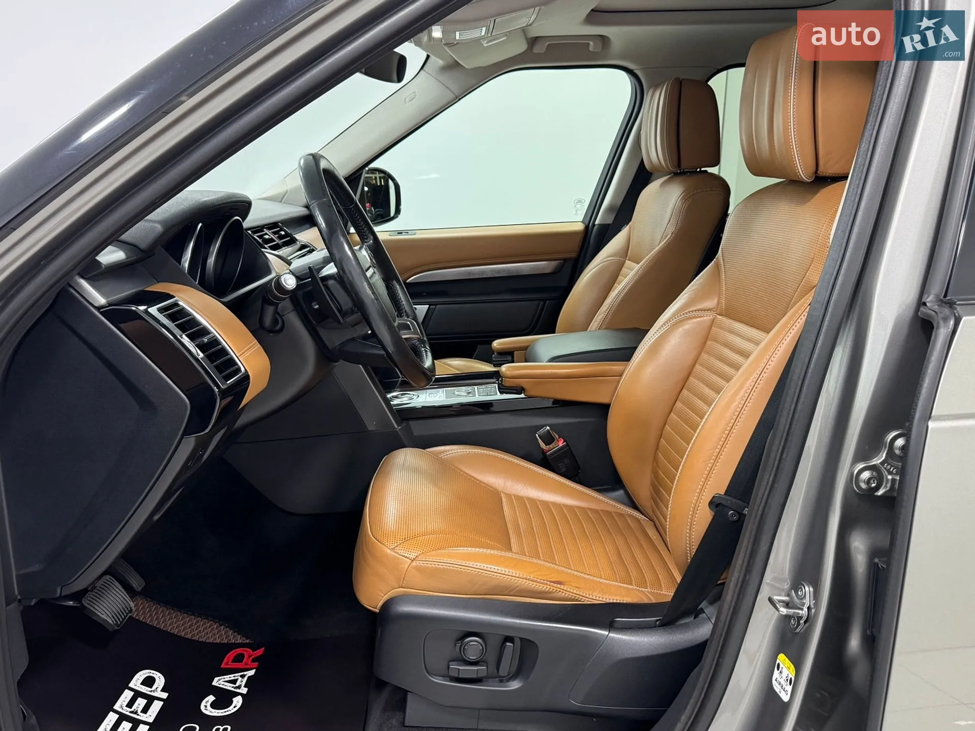 2017 Land Rover Discovery - мініатюра 27