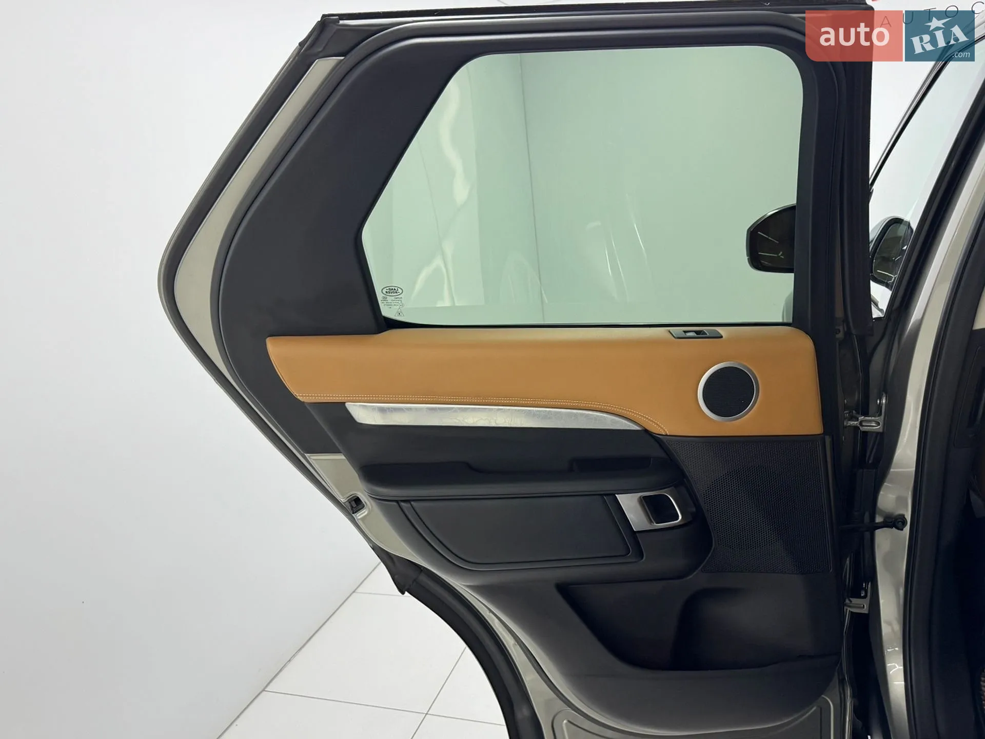 2017 Land Rover Discovery - мініатюра 32