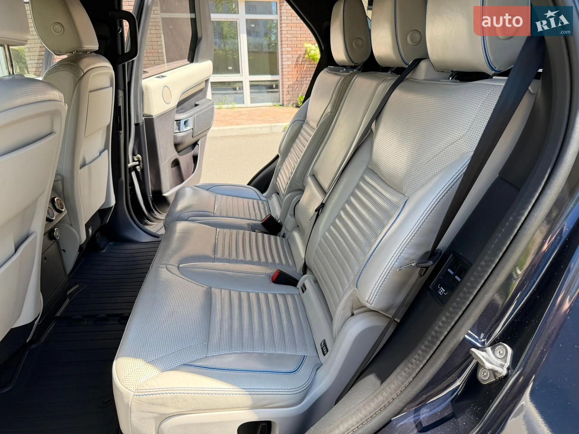 2018 Land Rover Discovery - мініатюра 27
