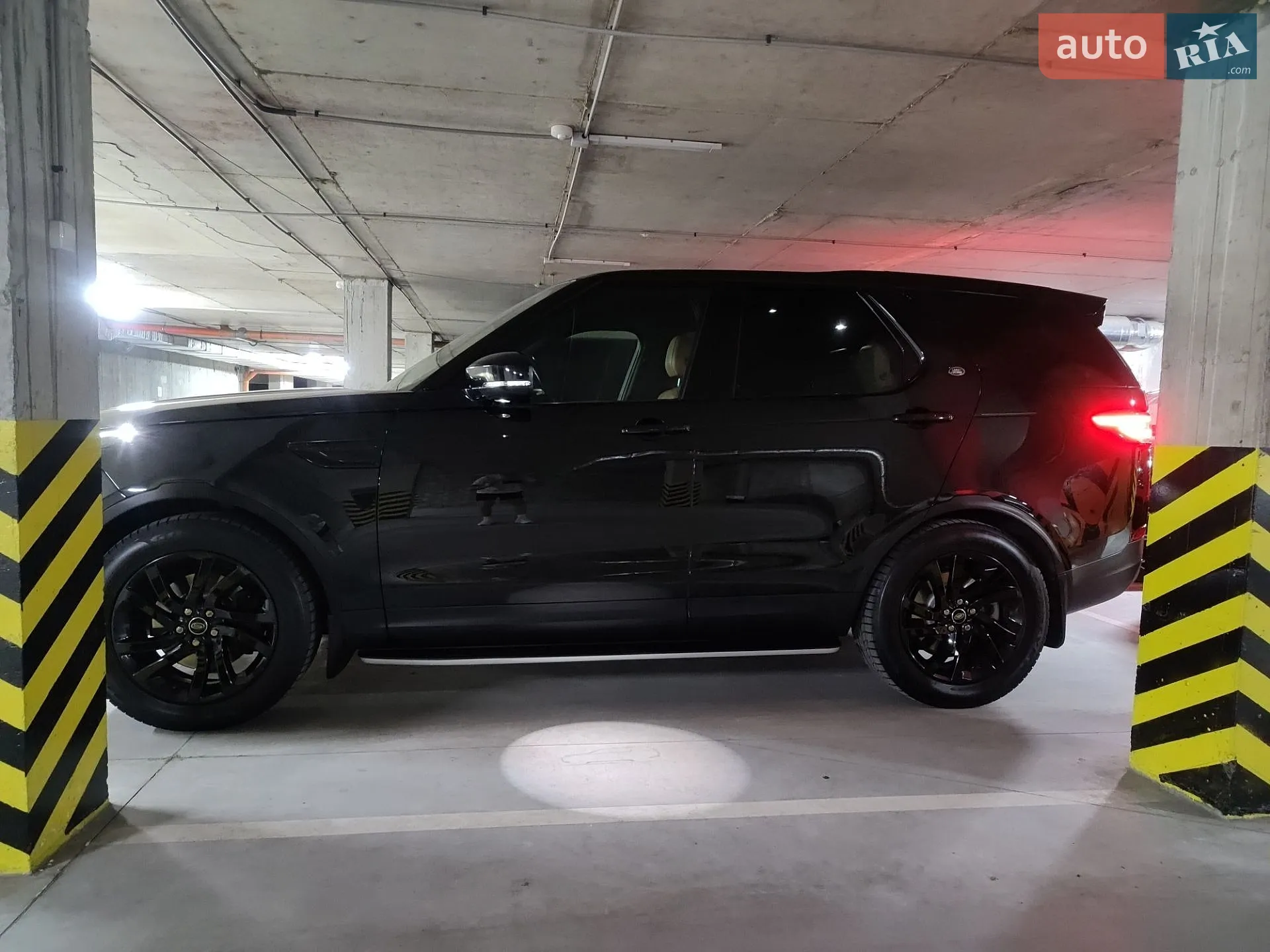 2017 Land Rover Discovery - мініатюра 55