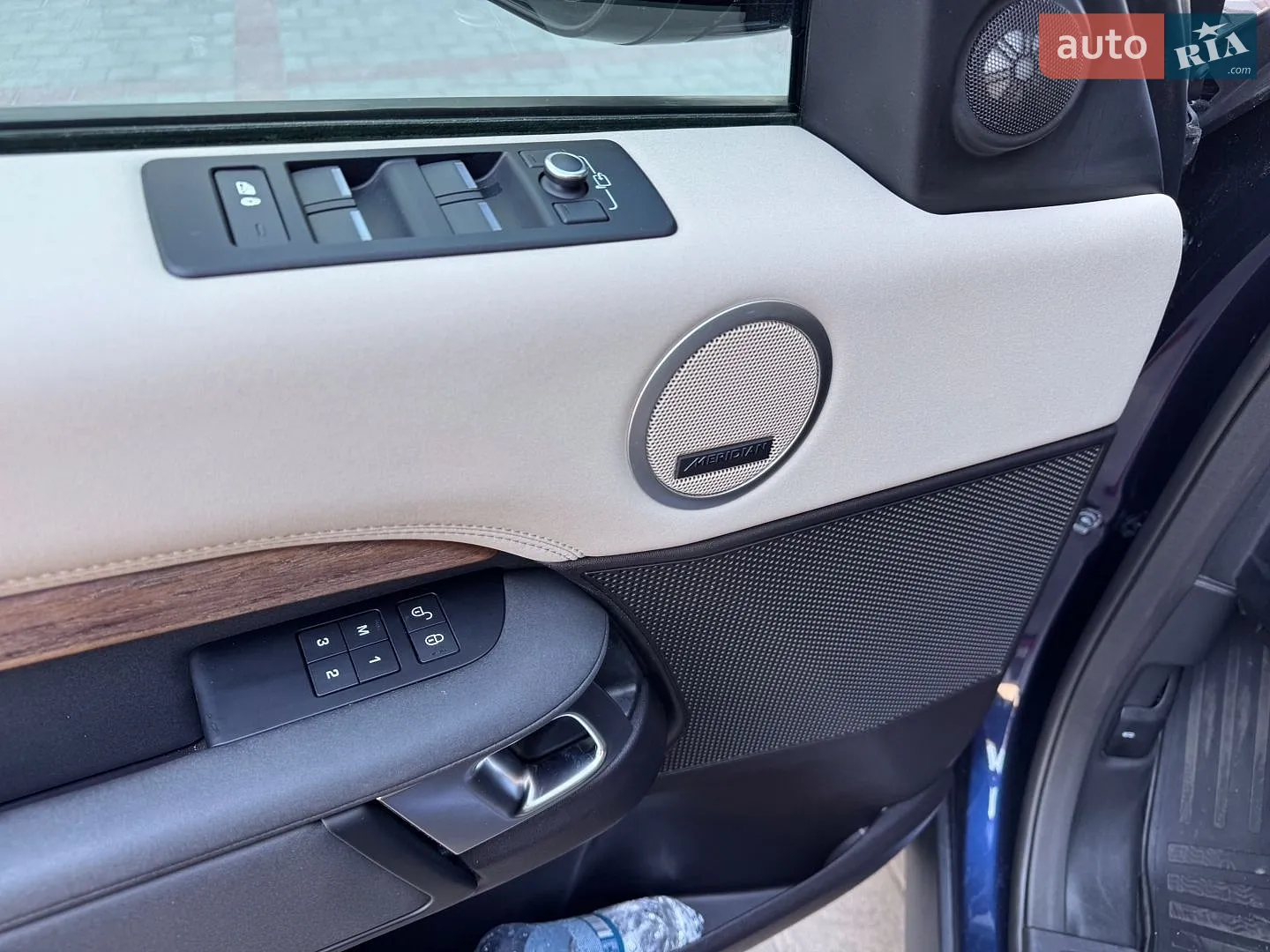 2017 Land Rover Discovery - мініатюра 15