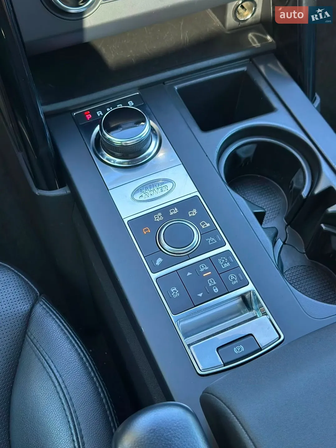 2018 Land Rover Discovery - мініатюра 16