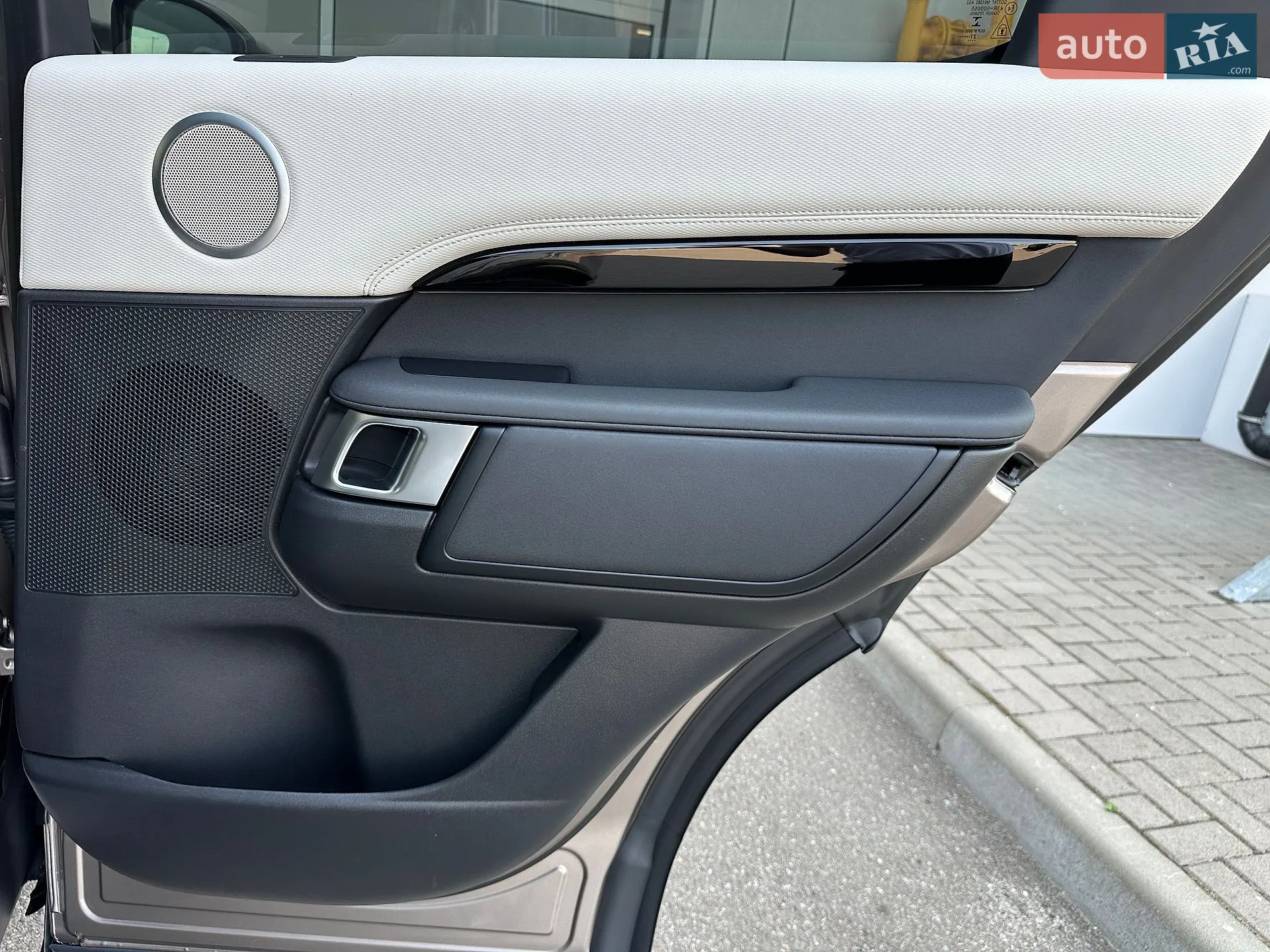 2023 Land Rover Discovery - мініатюра 27