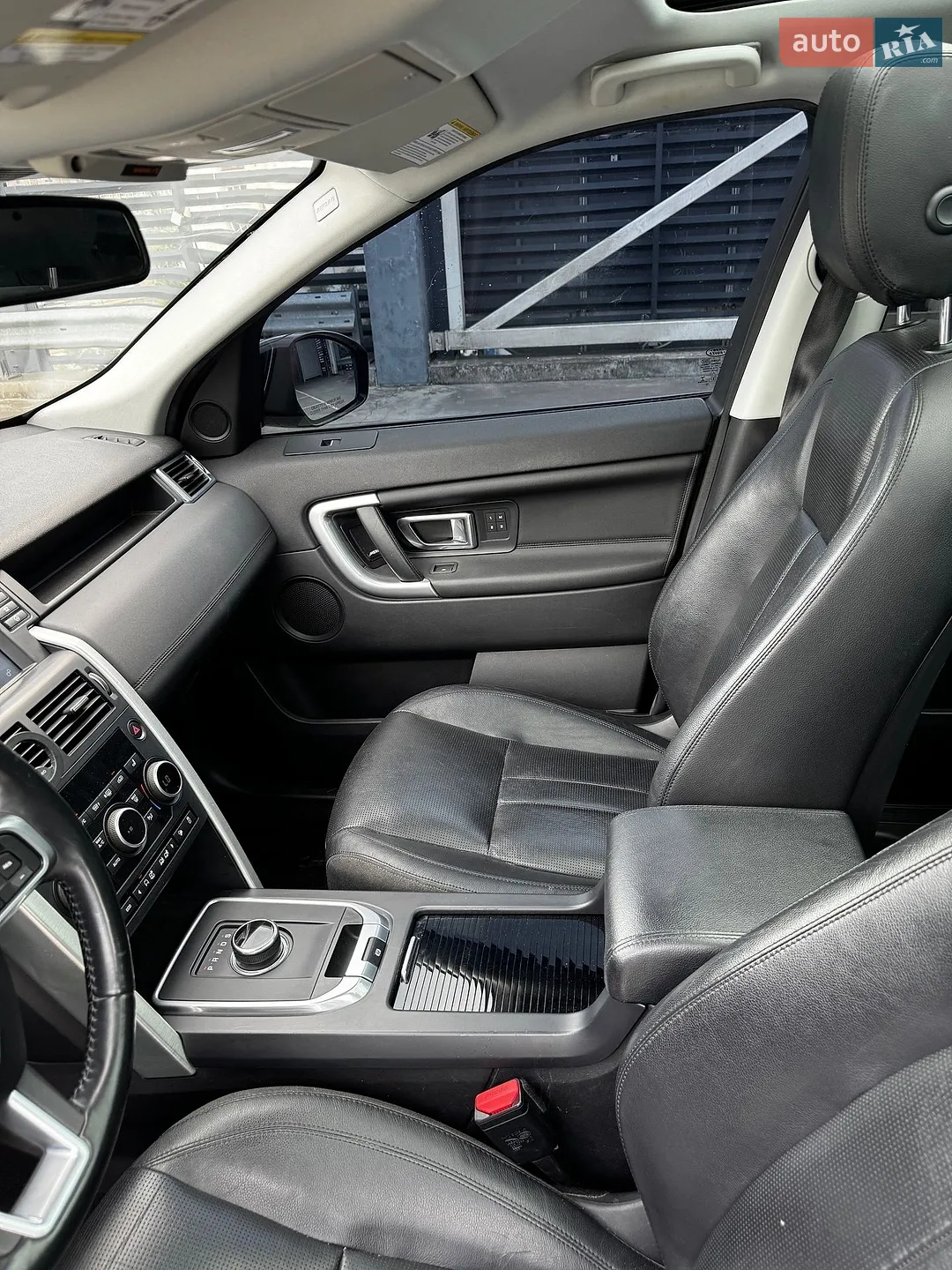 2016 Land Rover Discovery - мініатюра 22