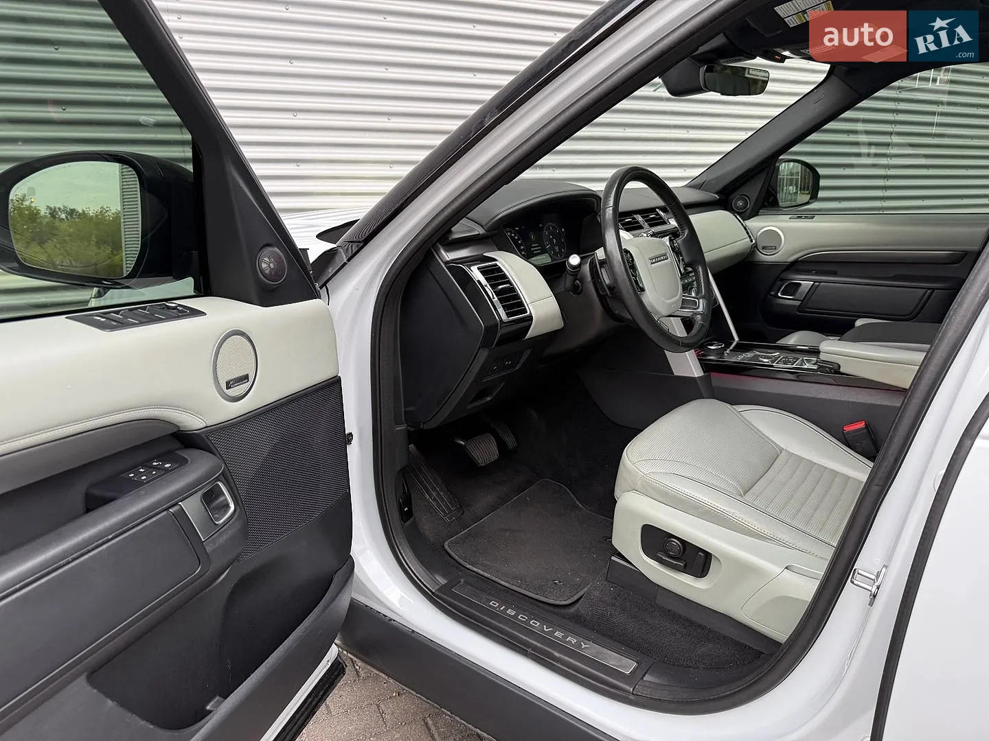 2019 Land Rover Discovery - мініатюра 22