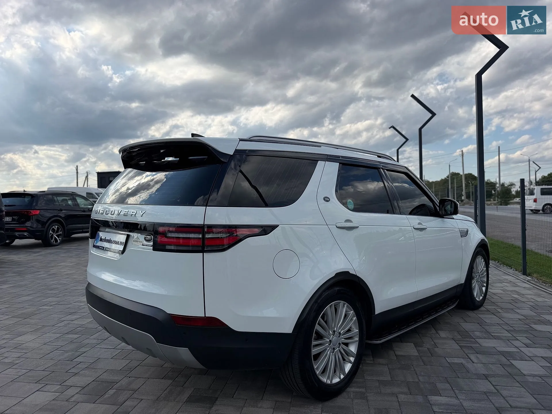 2018 Land Rover Discovery - мініатюра 11