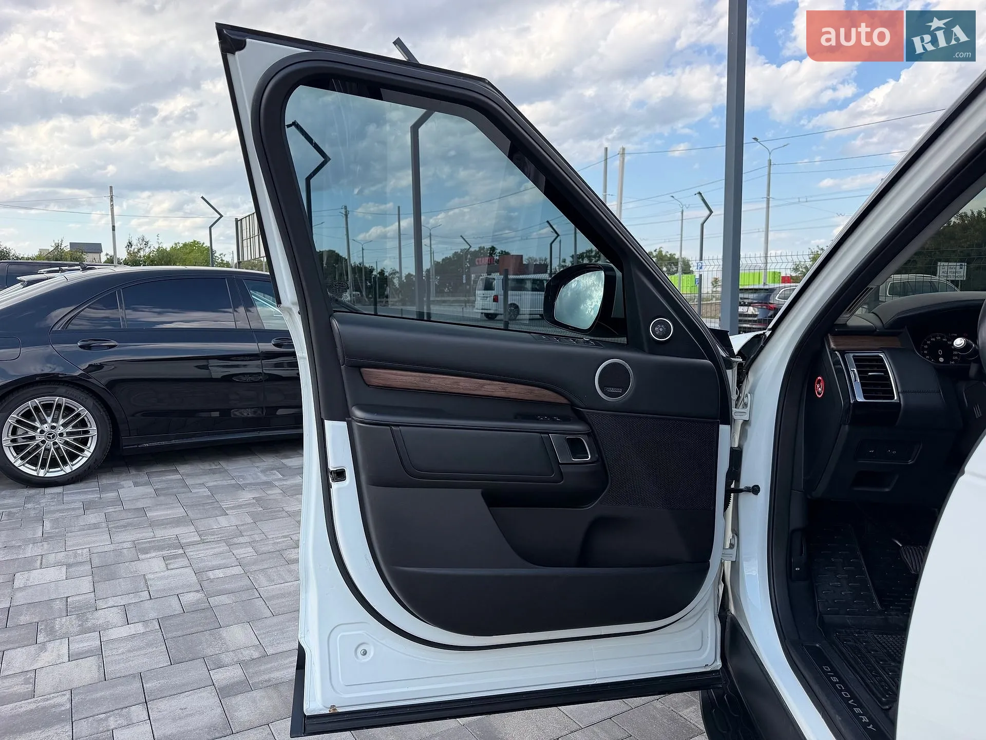 2018 Land Rover Discovery - мініатюра 12