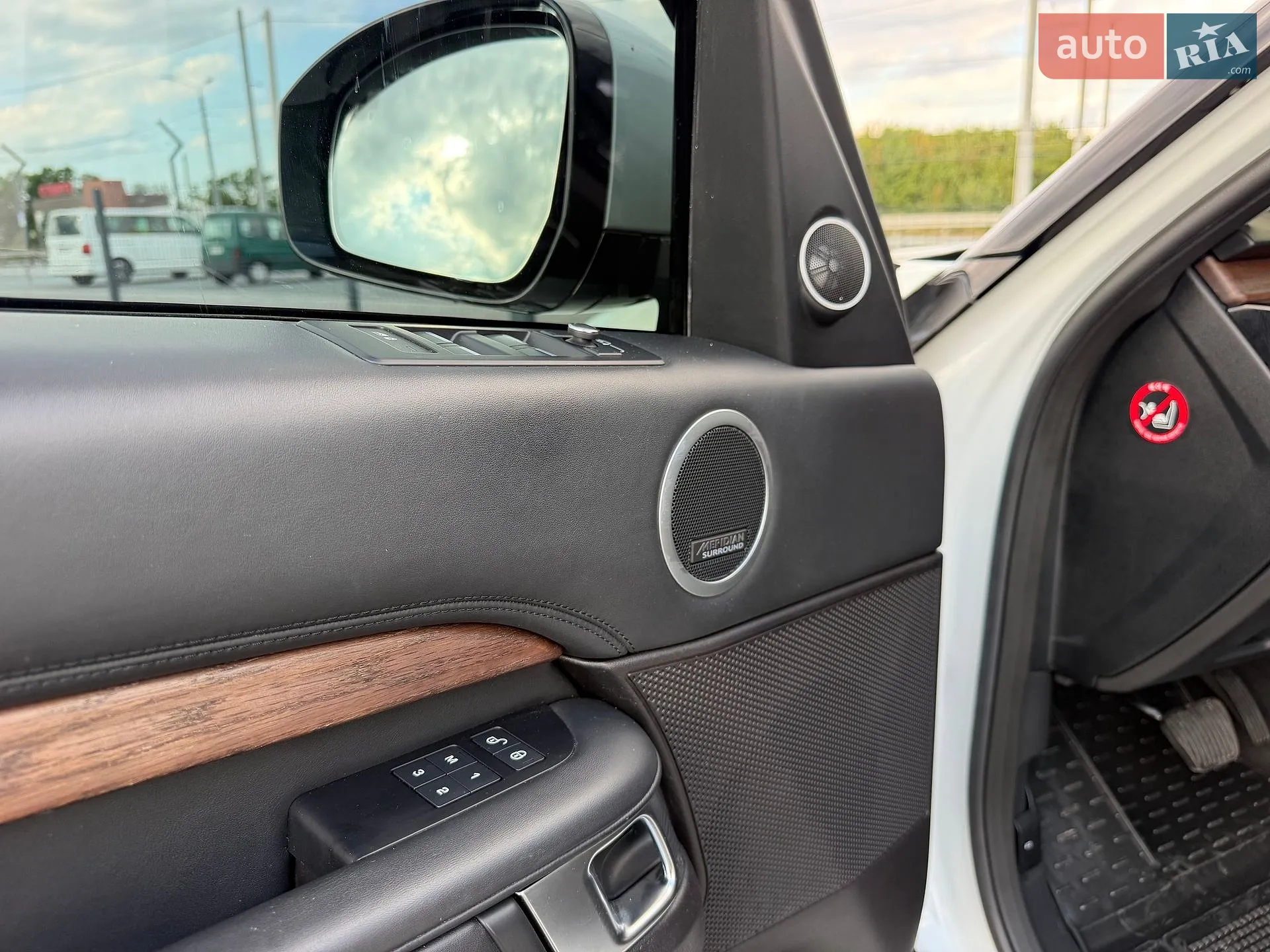2018 Land Rover Discovery - мініатюра 15