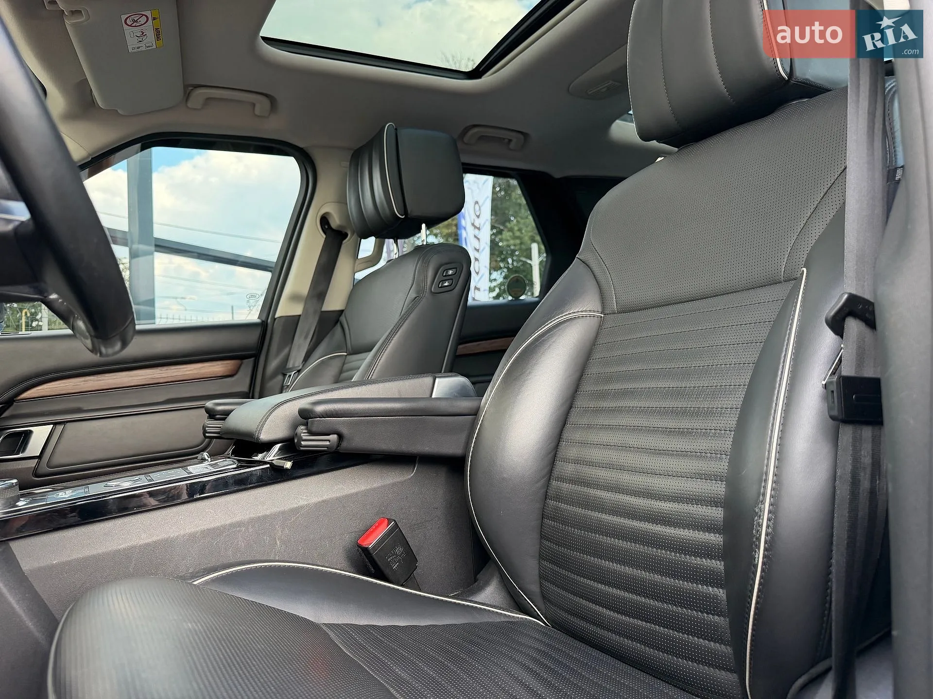2018 Land Rover Discovery - мініатюра 17