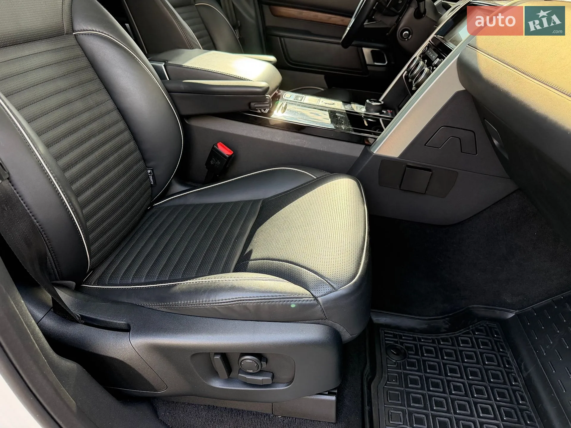 2018 Land Rover Discovery - мініатюра 34
