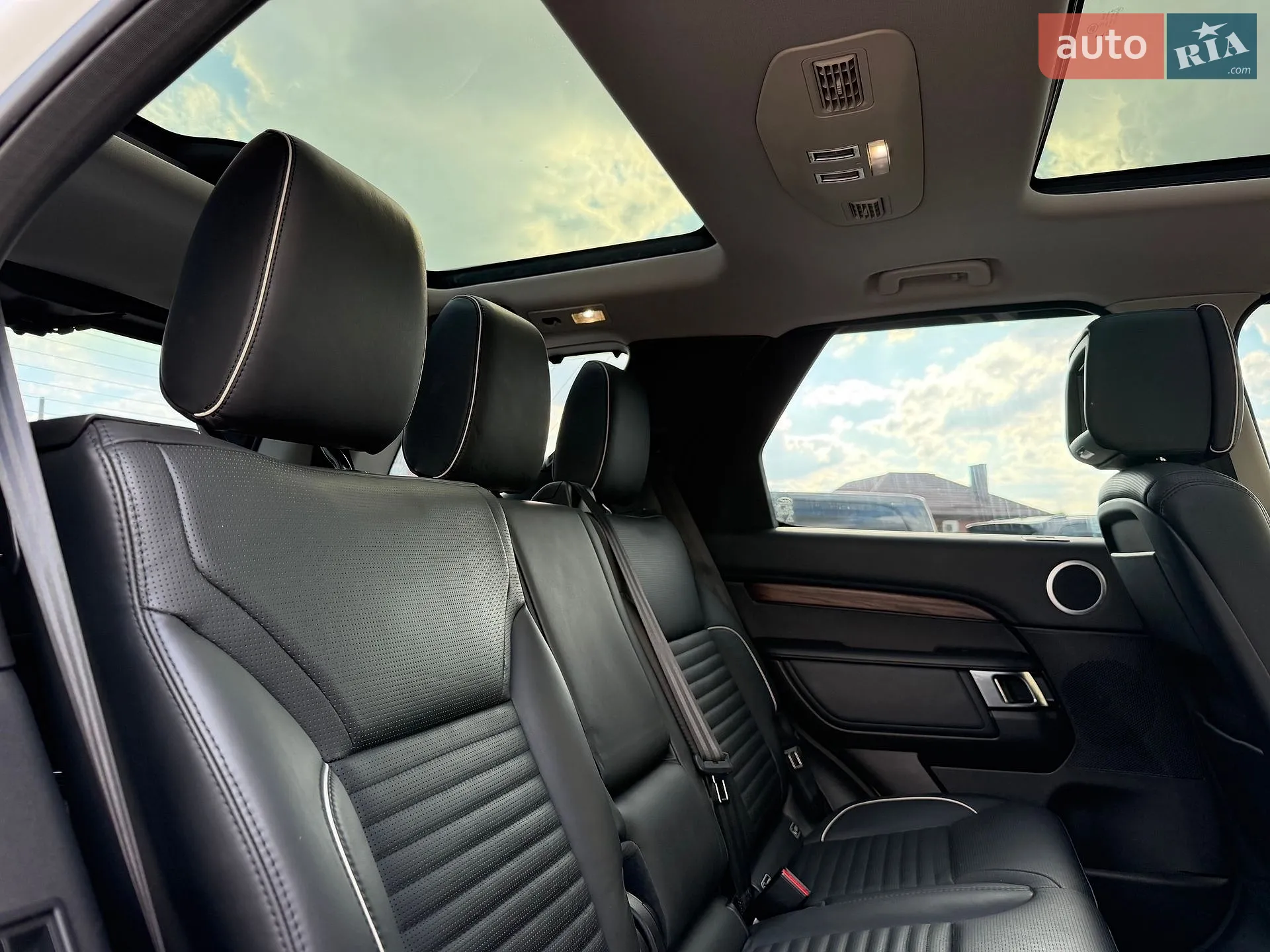 2018 Land Rover Discovery - мініатюра 37