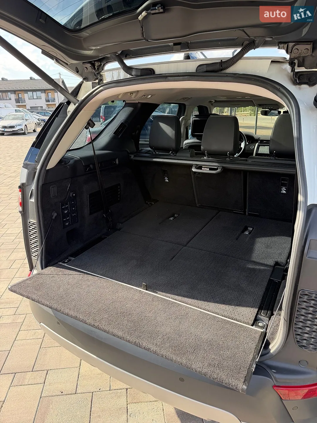 2018 Land Rover Discovery - мініатюра 42