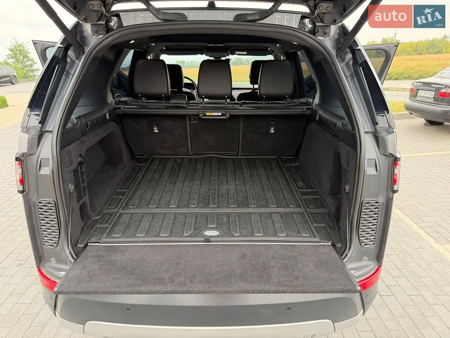 2019 Land Rover Discovery - мініатюра 26