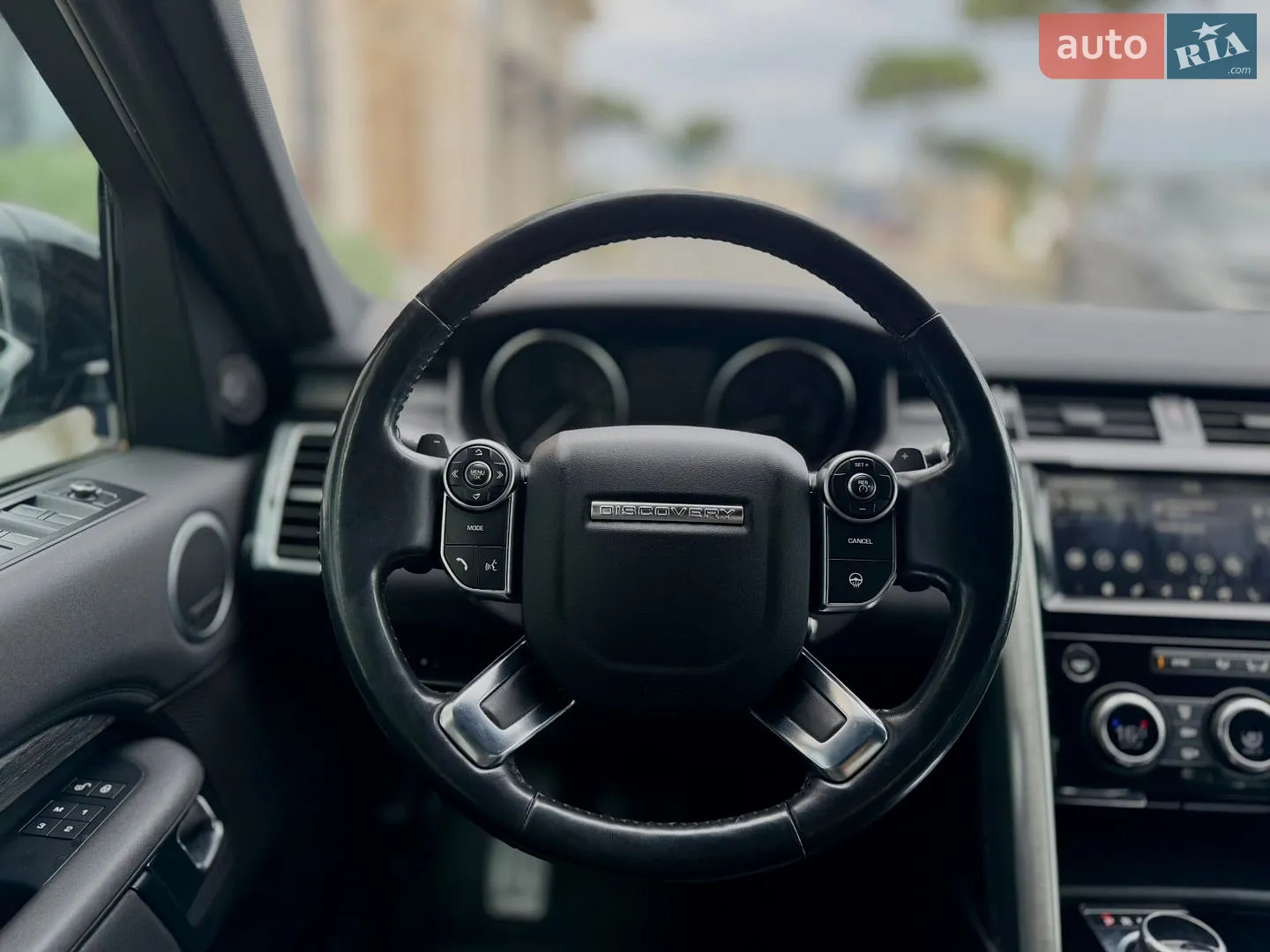 2017 Land Rover Discovery - мініатюра 68