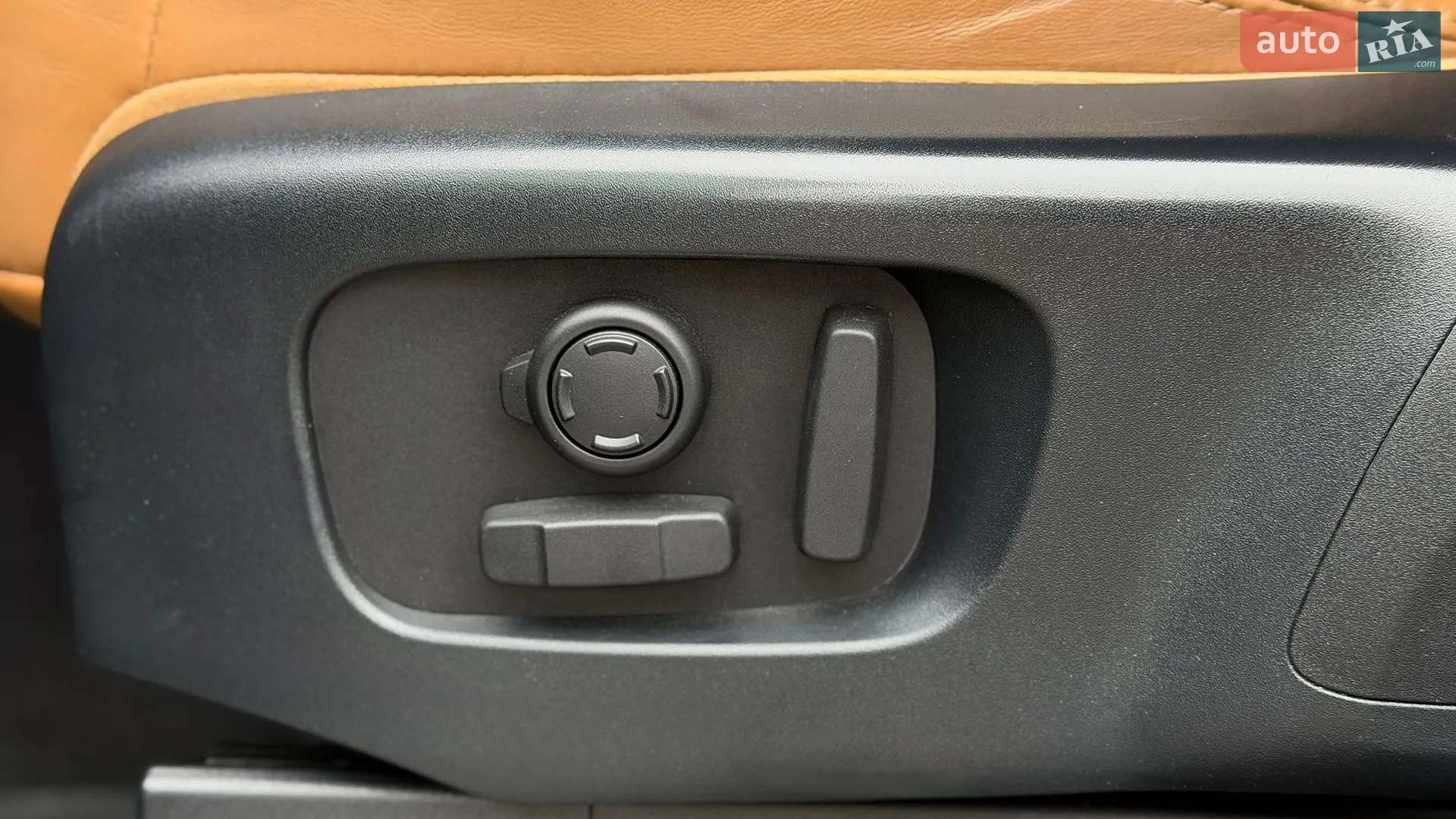 2018 Land Rover Discovery - мініатюра 27