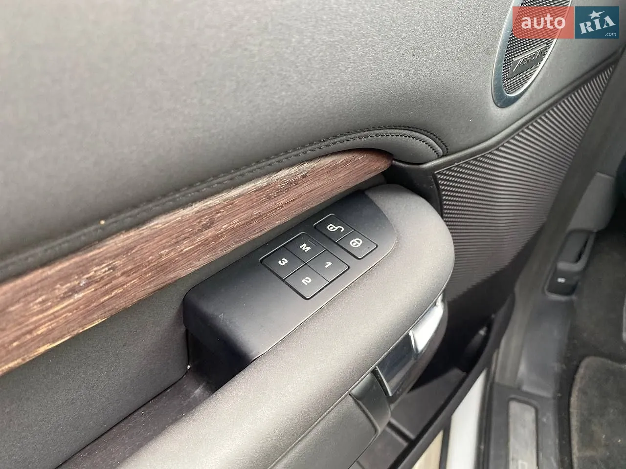 2018 Land Rover Discovery - мініатюра 10