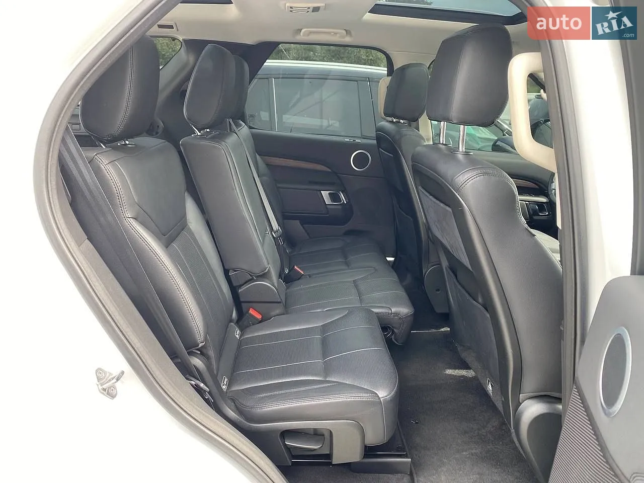 2018 Land Rover Discovery - мініатюра 19