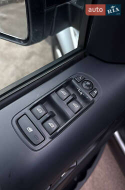 Позашляховик / Кросовер Land Rover Freelander 2013 в 
