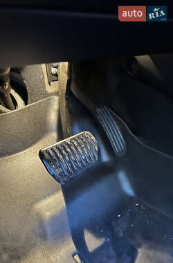 Позашляховик / Кросовер Land Rover Freelander 2013 в 
