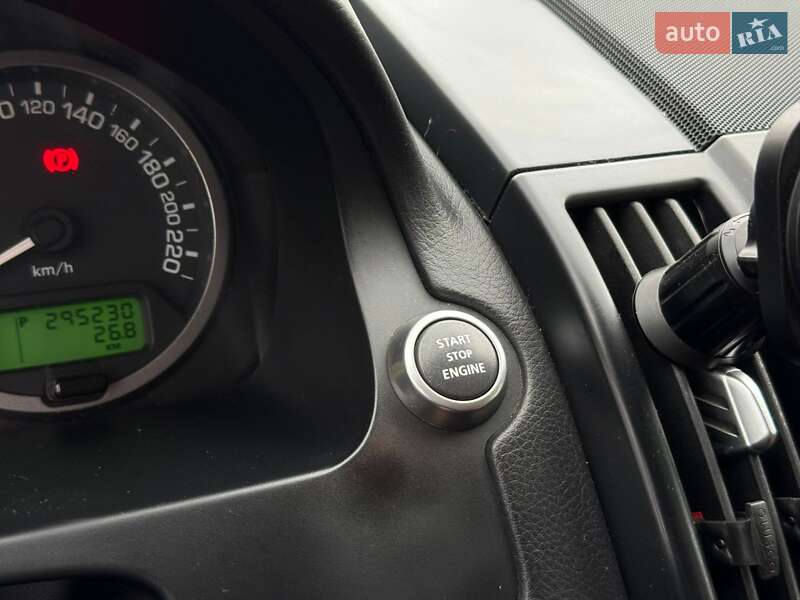 Позашляховик / Кросовер Land Rover Freelander 2012 в Сарнах