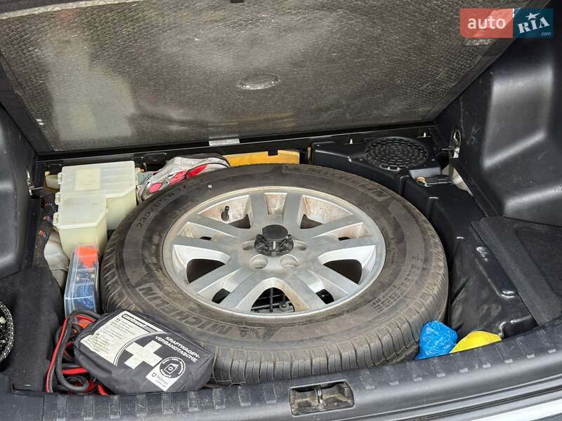 Позашляховик / Кросовер Land Rover Freelander 2012 в Сарнах