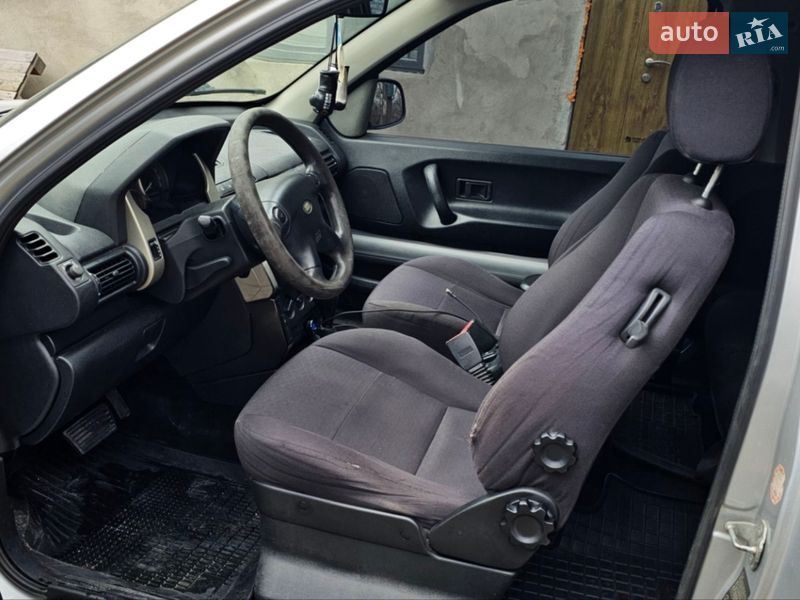 Позашляховик / Кросовер Land Rover Freelander 2004 в Чернівцях