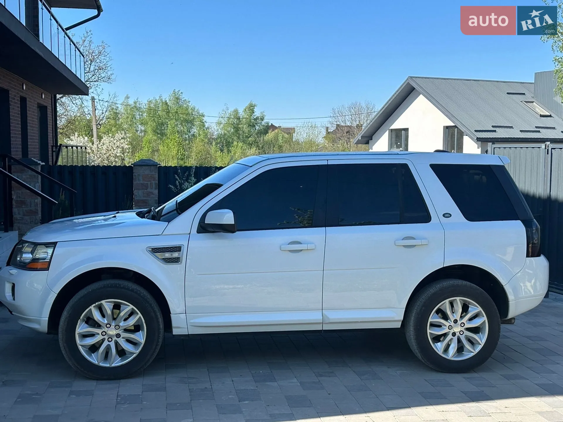 2014 Land Rover Freelander - мініатюра 16