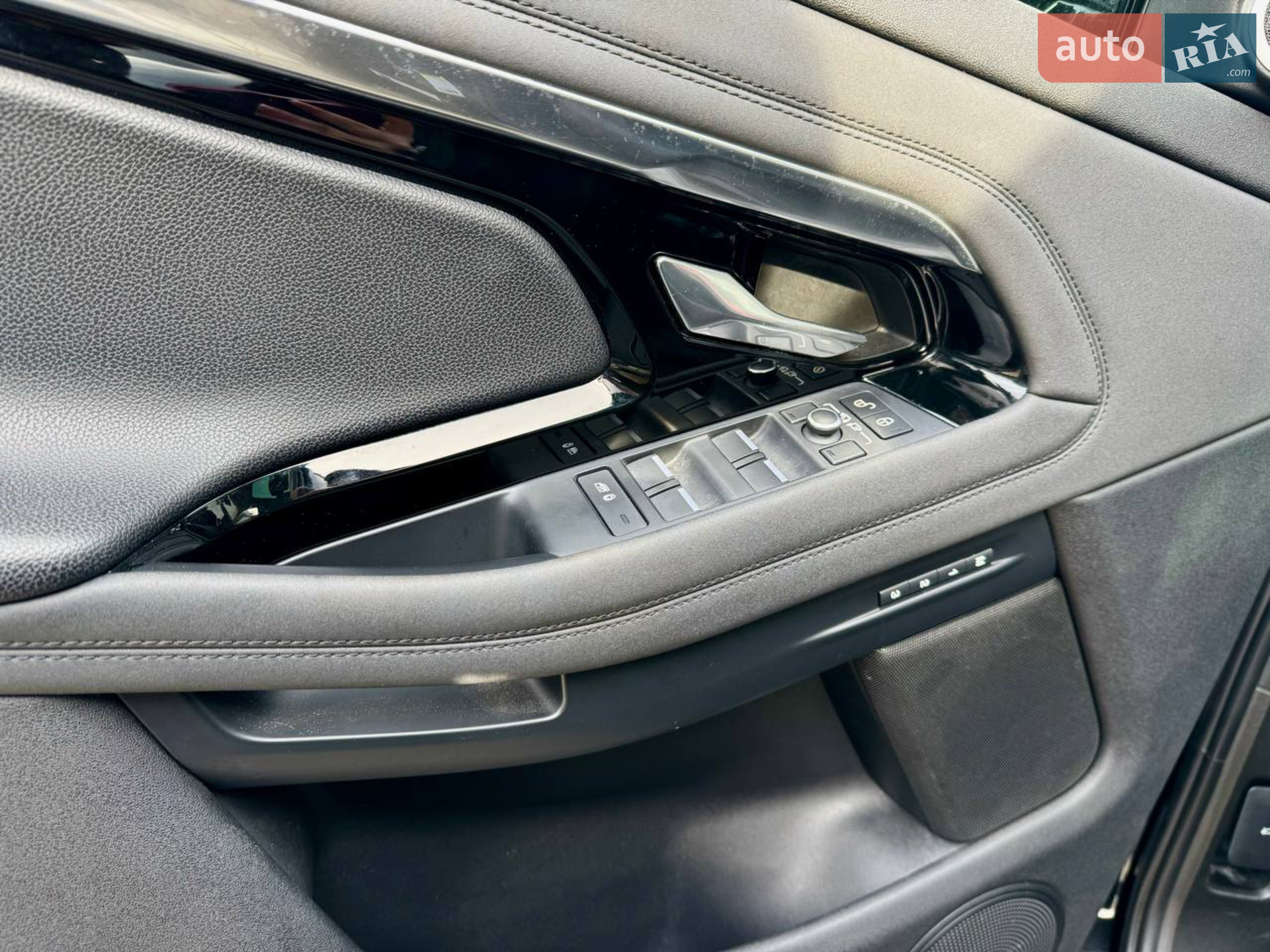 2019 Land Rover Range Rover Evoque - мініатюра 21