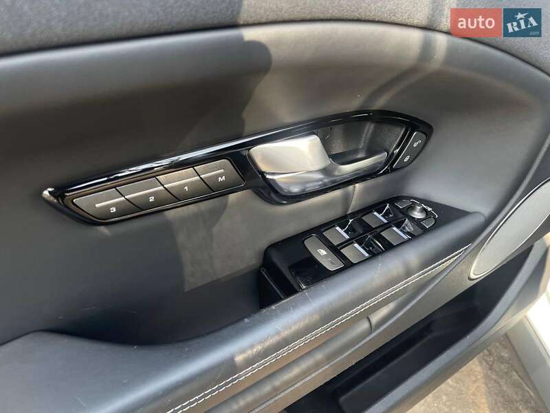 Внедорожник / Кроссовер Land Rover Range Rover Evoque 2017 в Киеве