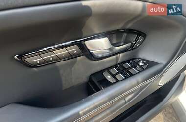 Внедорожник / Кроссовер Land Rover Range Rover Evoque 2017 в 