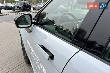 Позашляховик / Кросовер Land Rover Range Rover Evoque 2024 в 