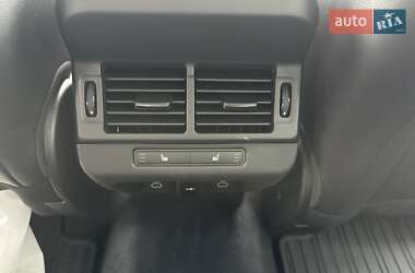 Позашляховик / Кросовер Land Rover Range Rover Evoque 2024 в 