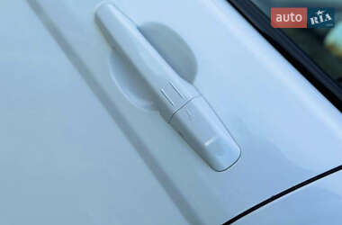 Внедорожник / Кроссовер Land Rover Range Rover Evoque 2013 в 