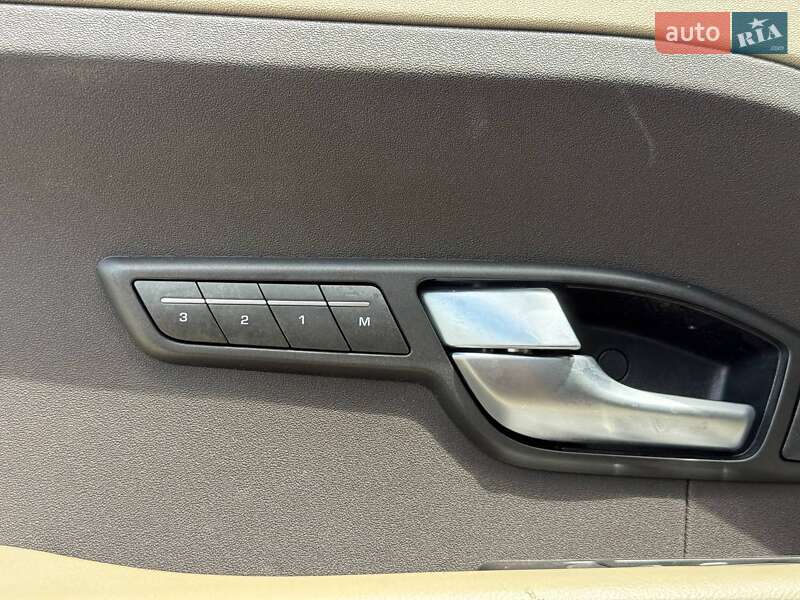 Позашляховик / Кросовер Land Rover Range Rover Evoque 2015 в Рівному