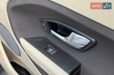 Внедорожник / Кроссовер Land Rover Range Rover Evoque 2015 в 