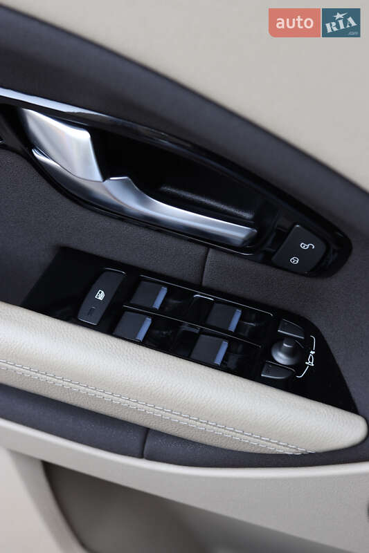 Позашляховик / Кросовер Land Rover Range Rover Evoque 2015 в Дубні