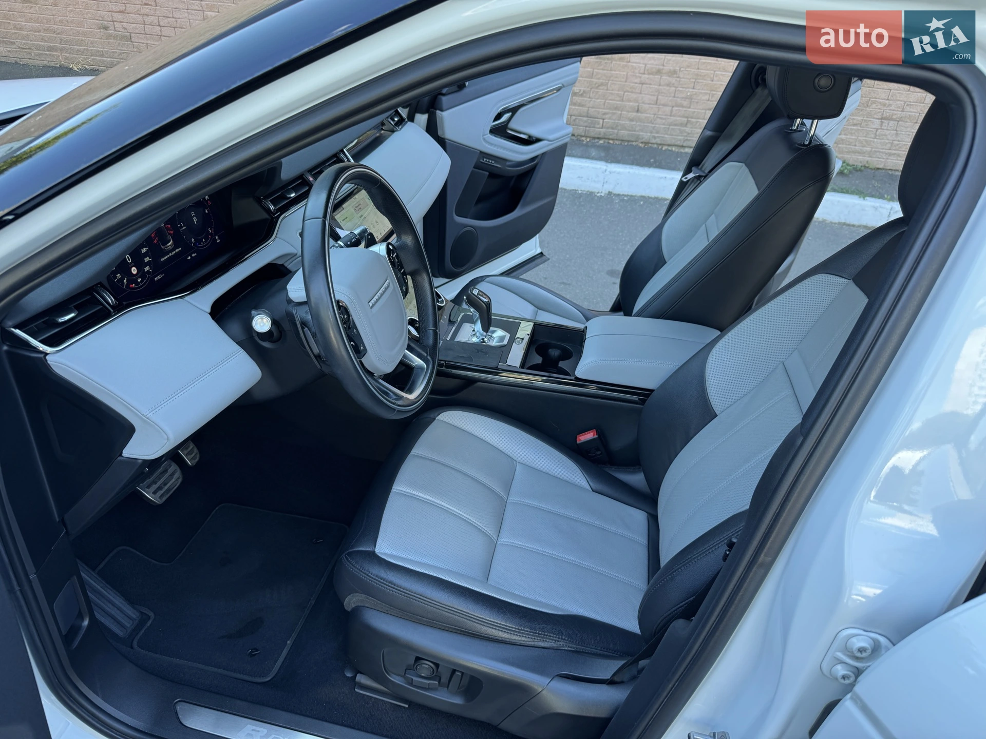 2019 Land Rover Range Rover Evoque - мініатюра 34