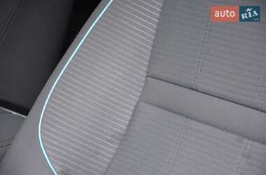 Позашляховик / Кросовер Land Rover Range Rover Evoque 2019 в 