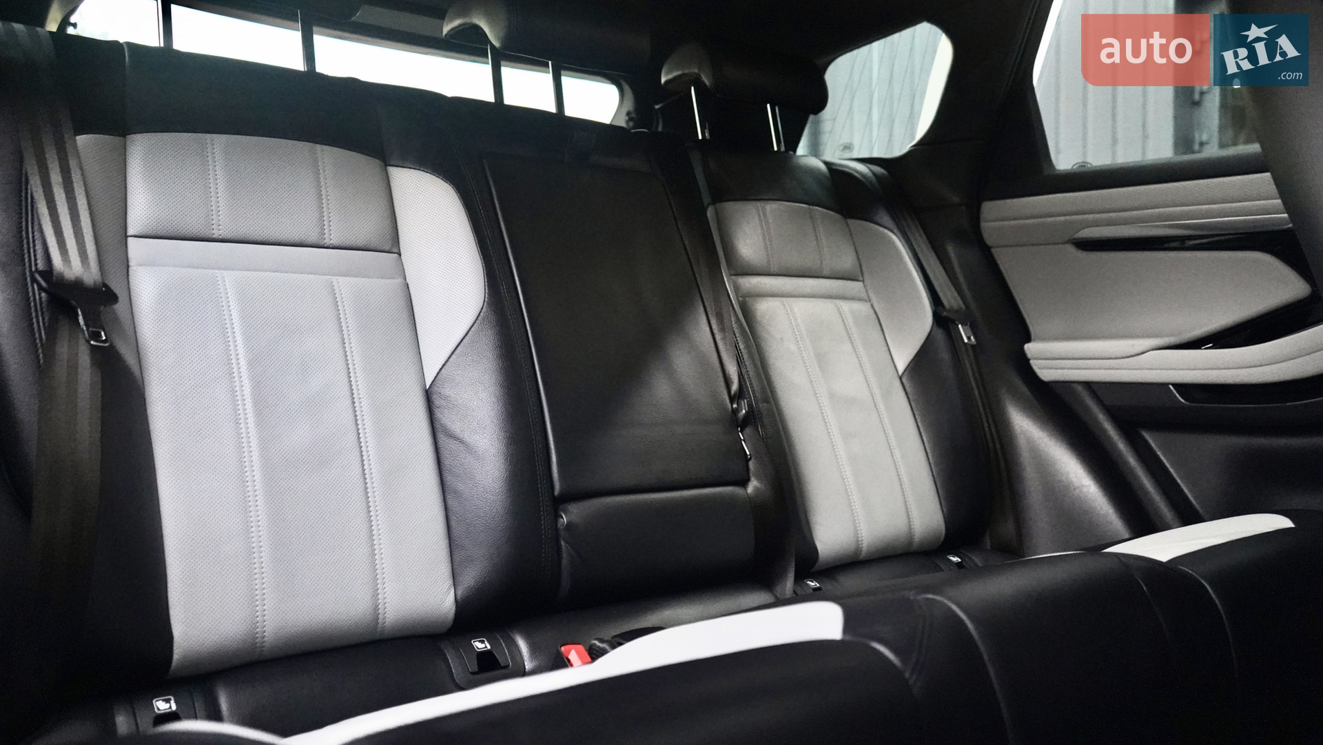 2019 Land Rover Range Rover Evoque - мініатюра 43