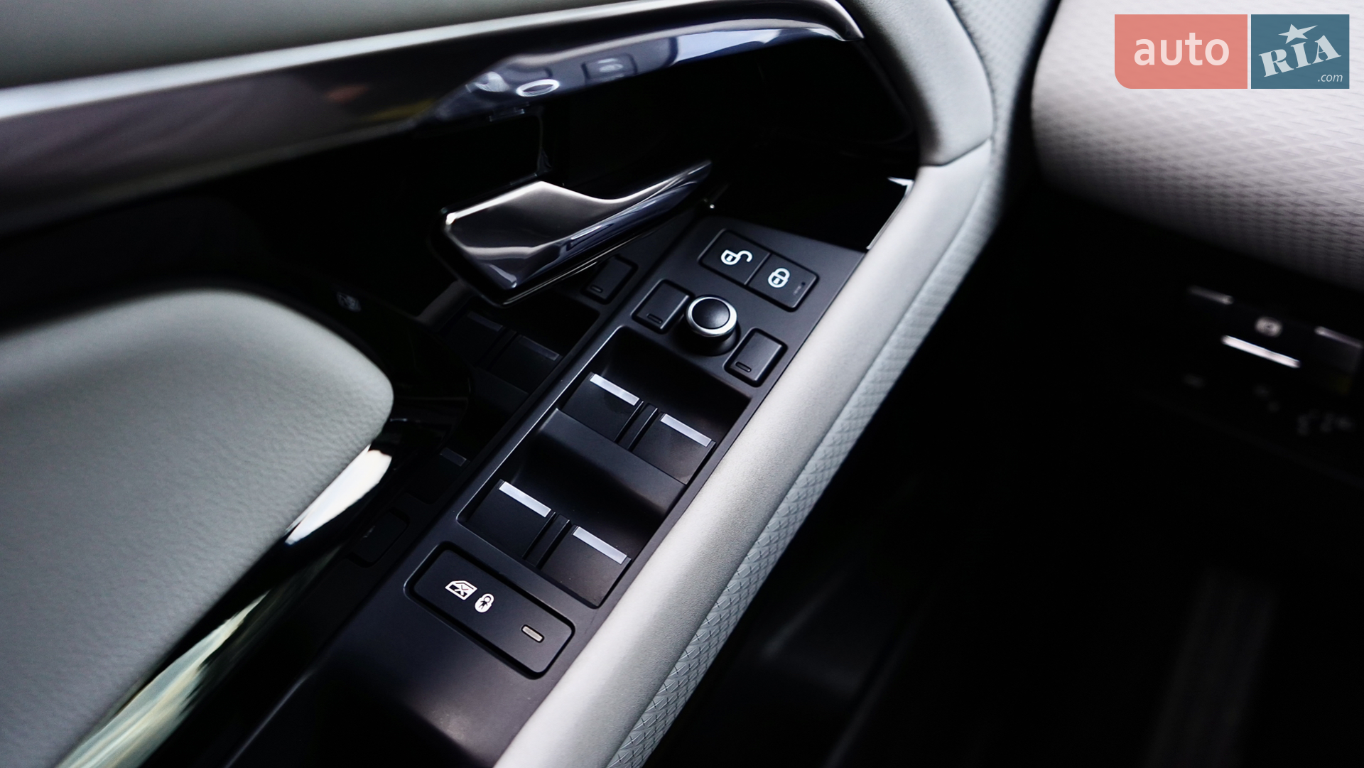 2019 Land Rover Range Rover Evoque - мініатюра 24