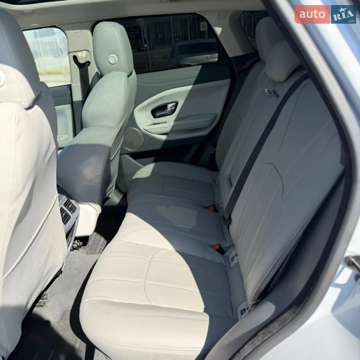 2016 Land Rover Range Rover Evoque - мініатюра 32