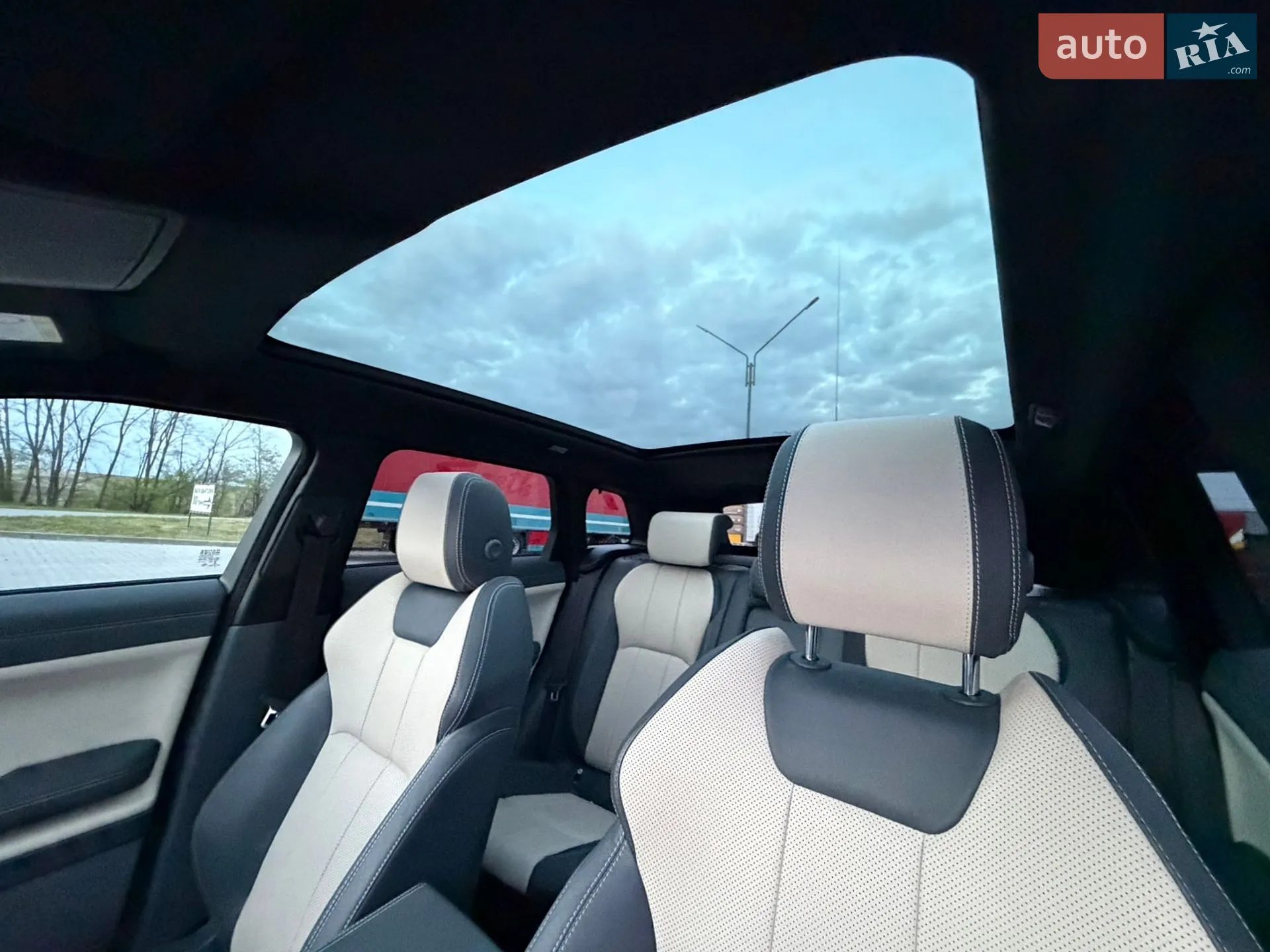 2017 Land Rover Range Rover Evoque - мініатюра 32